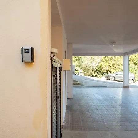 Appartamento Parcheggio-posizione Centrale-vista Mare Parziale